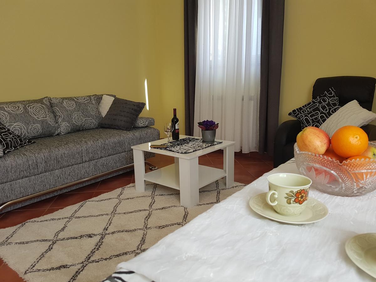 Apartments Ella Rovinj Exterior photo