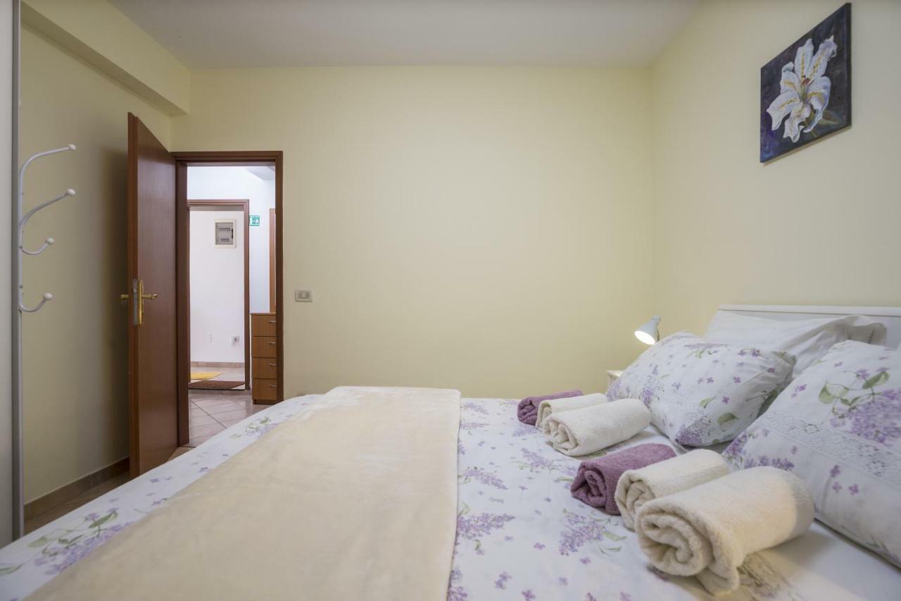 Apartments Ella Rovinj Exterior photo
